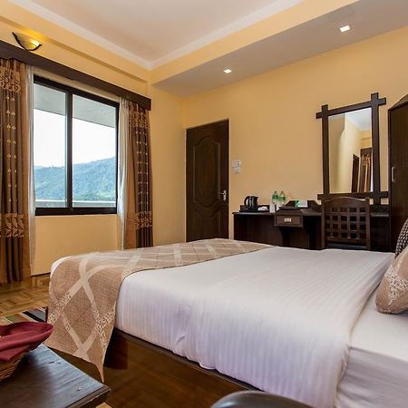 Hotel Peninsula Покхара Экстерьер фото
