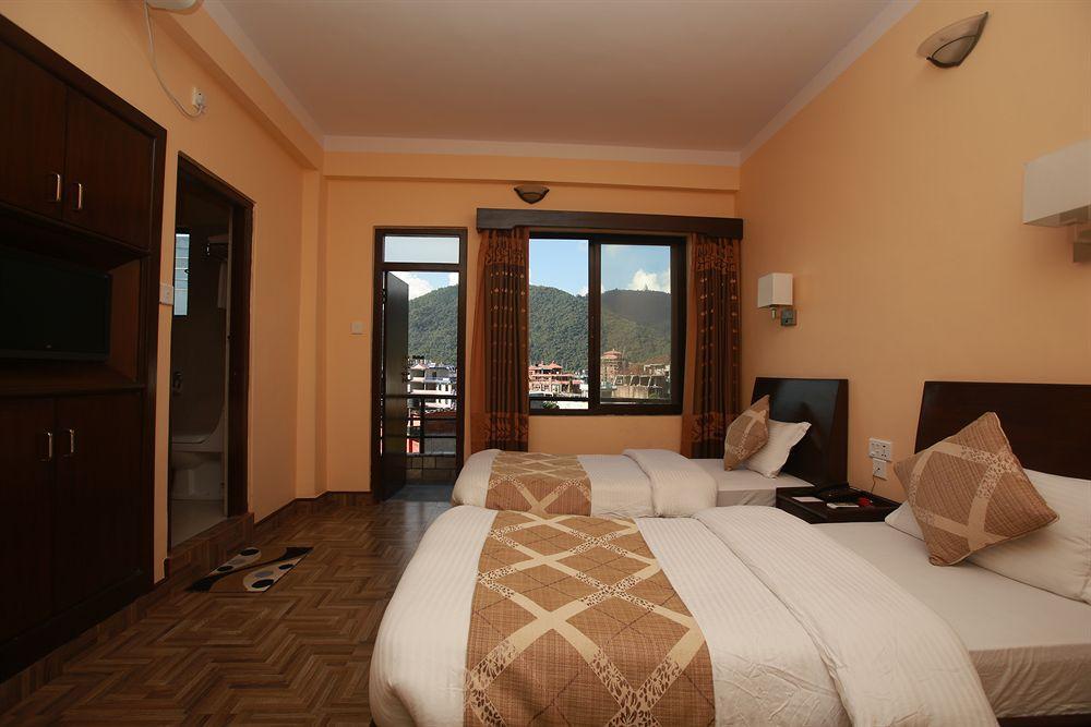 Hotel Peninsula Покхара Экстерьер фото