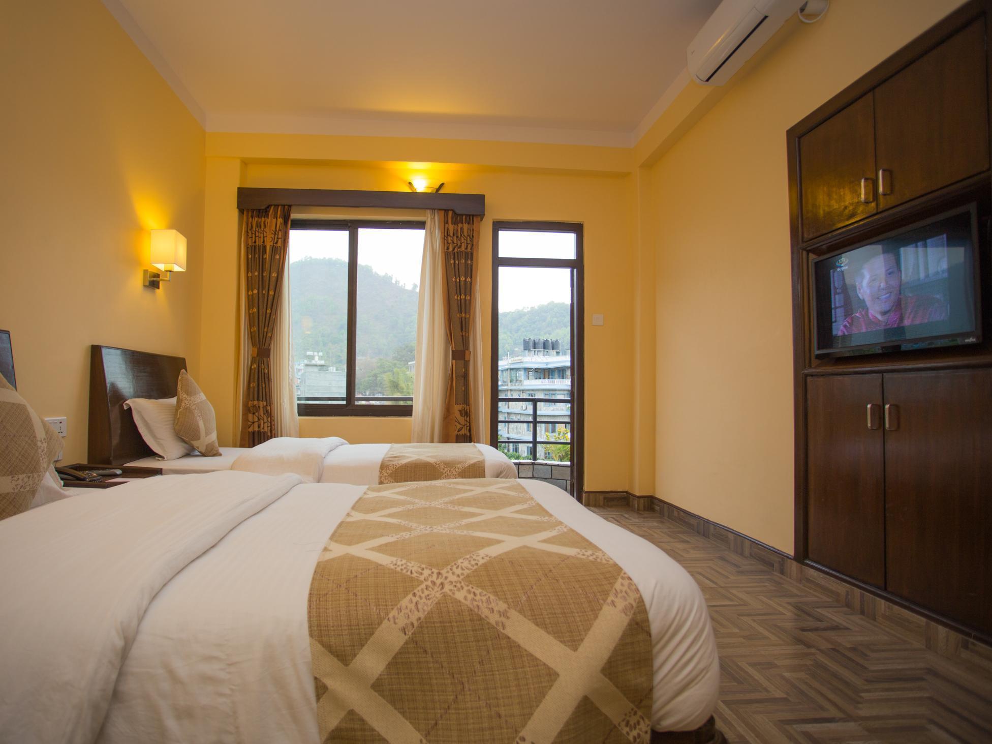 Hotel Peninsula Покхара Экстерьер фото