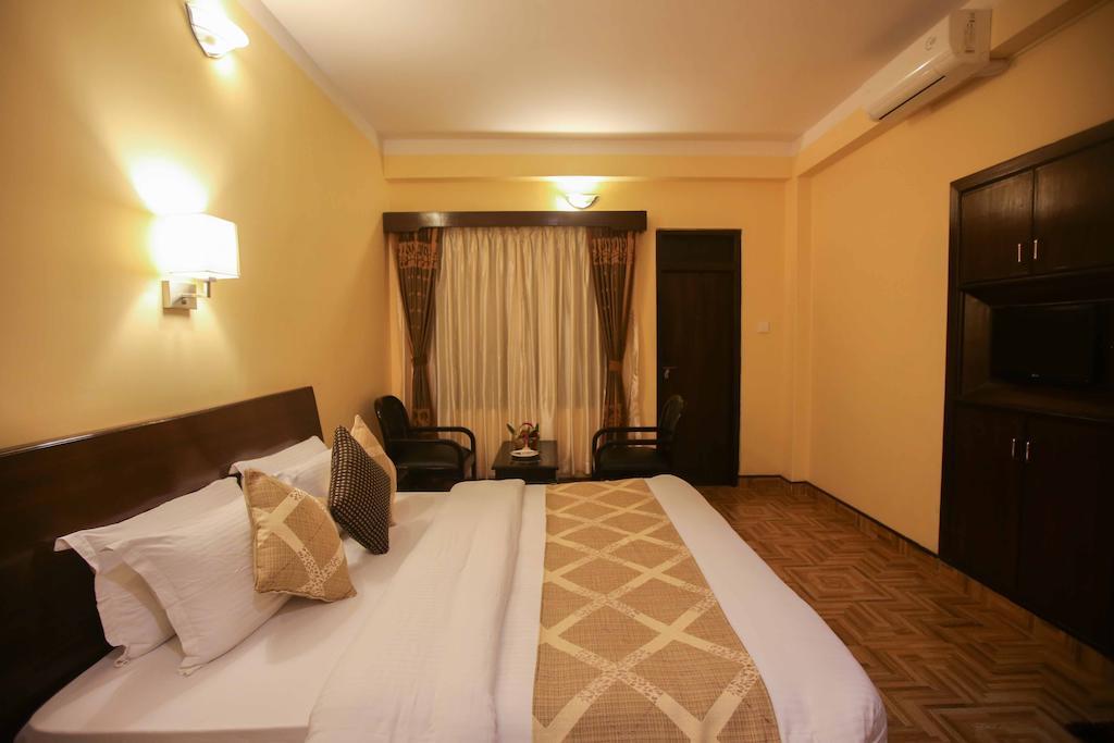 Hotel Peninsula Покхара Экстерьер фото
