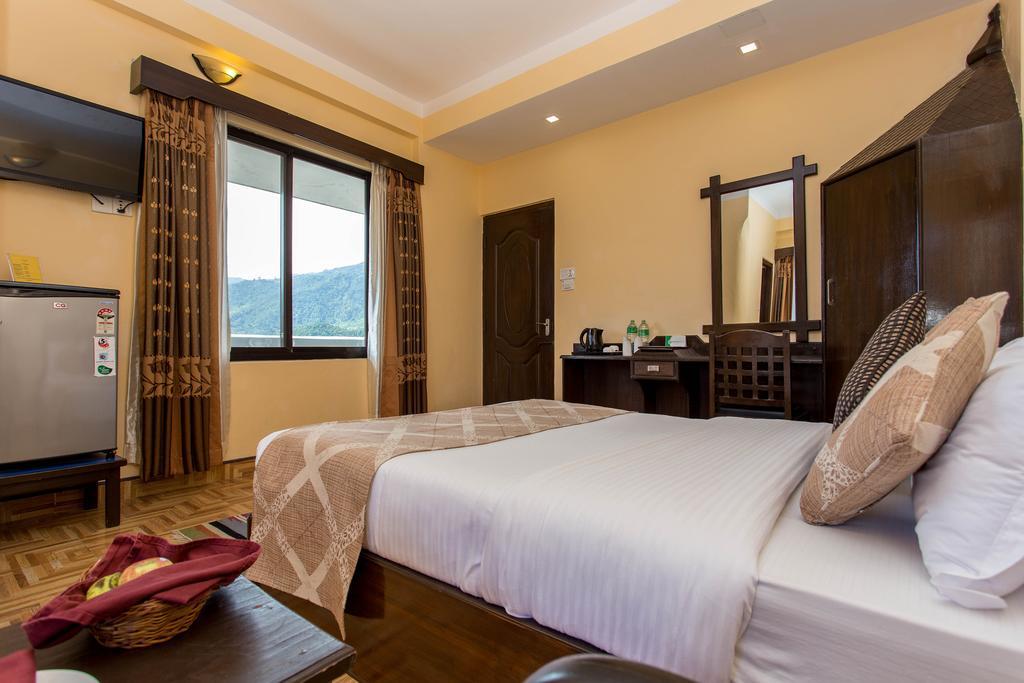 Hotel Peninsula Покхара Экстерьер фото
