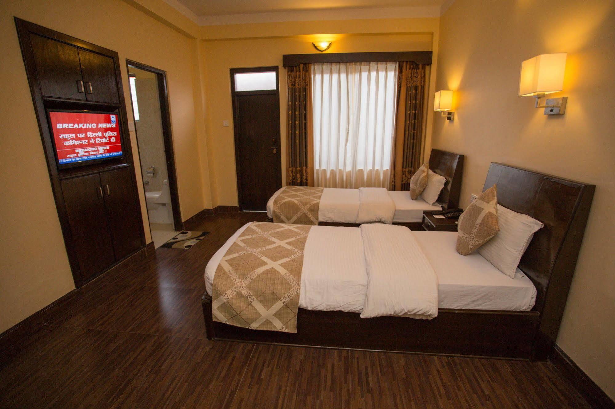 Hotel Peninsula Покхара Экстерьер фото